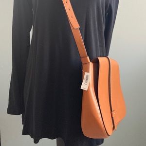 GAP crossbody/ saddle bag   NWT
